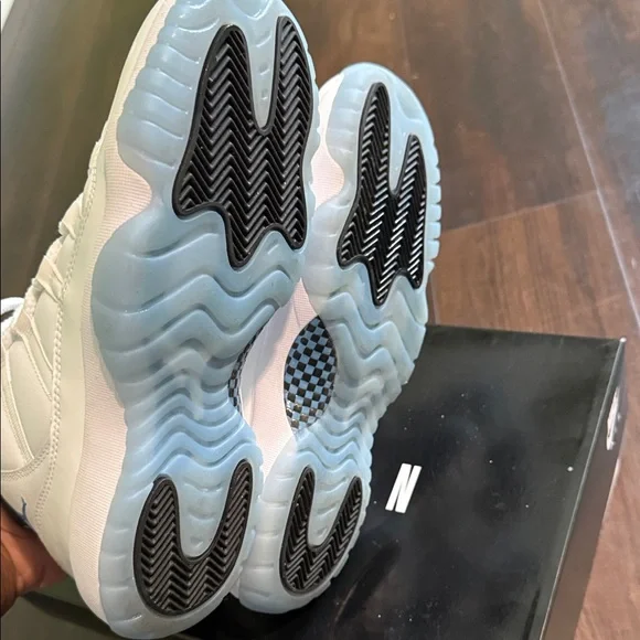 Jordan legend blue High-Top Sneakers white and blue worn once - Picture 3 of 4